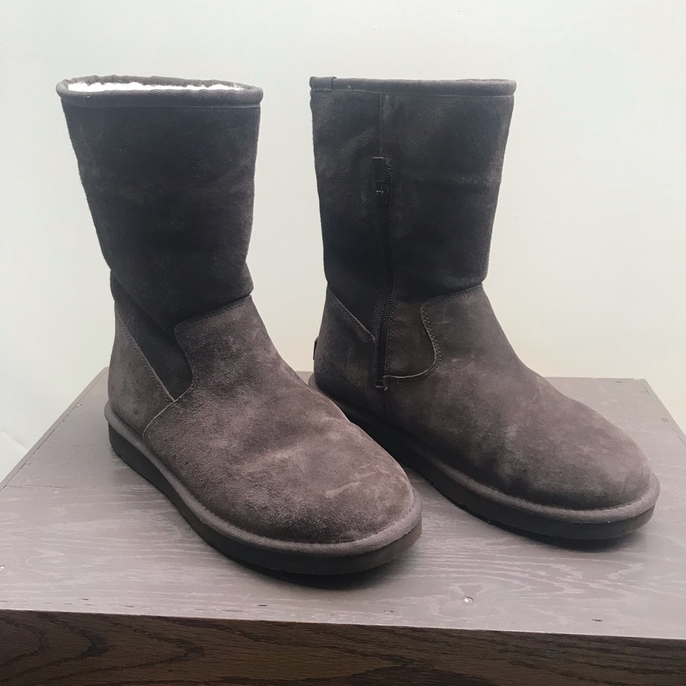 Uggs: Dark Brown mid rise with zipper. Size 9